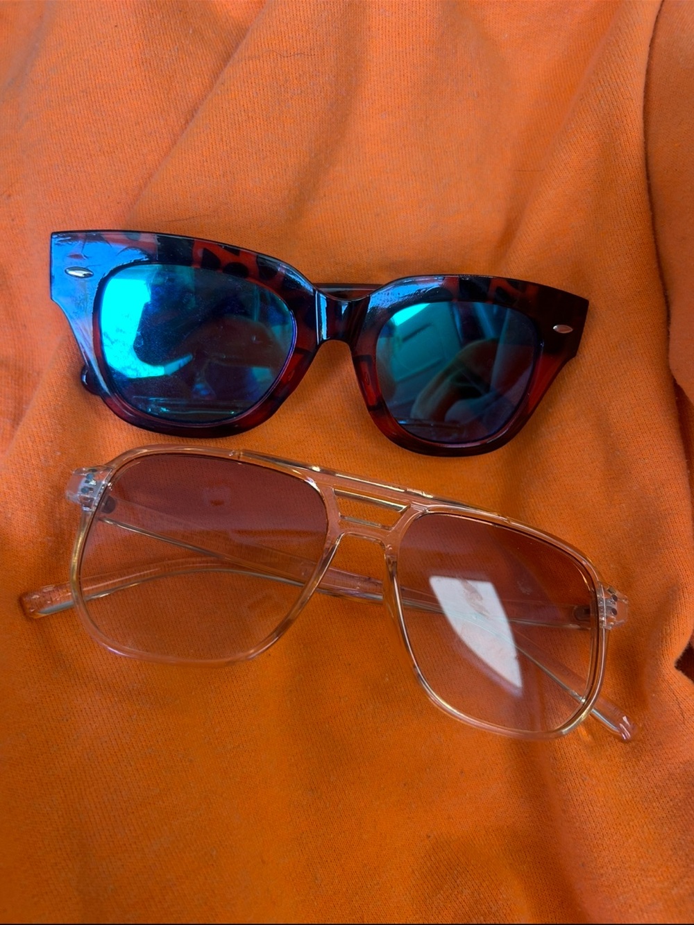 Women’s 2 pairs of sunglasses